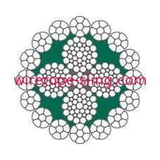 続いて鍛造される金属線ロープLKS 16-4 CPの内部ロープを高く上げる望遠鏡クレーン